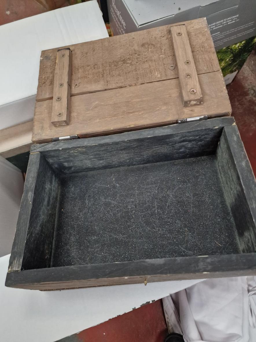 Cash box