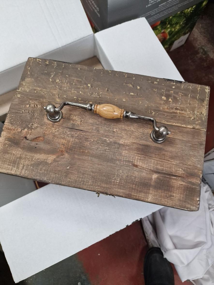 Cash box, photograph 2
